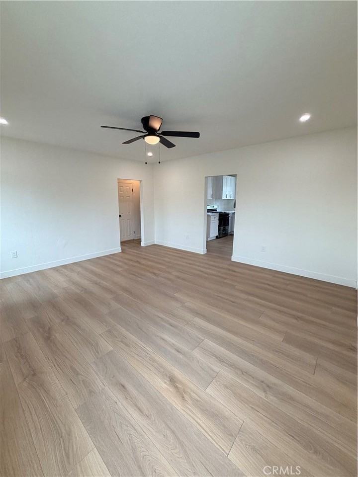 414 W C St - Photo 5 of 10