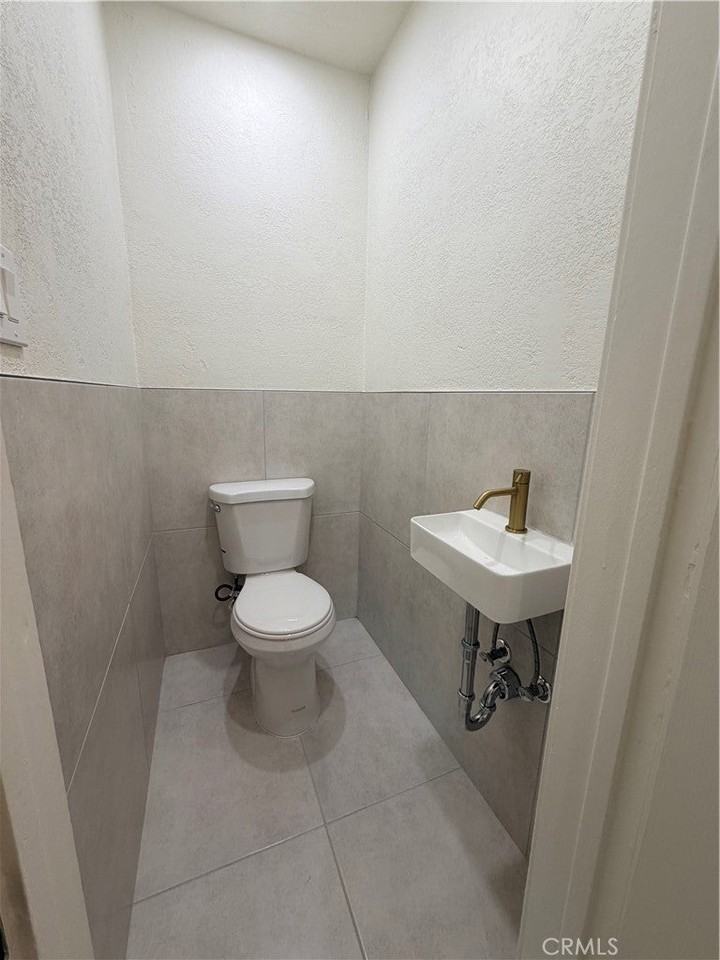 414 W C St - Photo 7 of 10