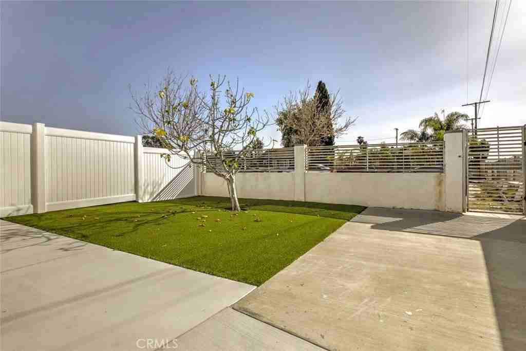 13325 Strathern St - Photo 2 of 18