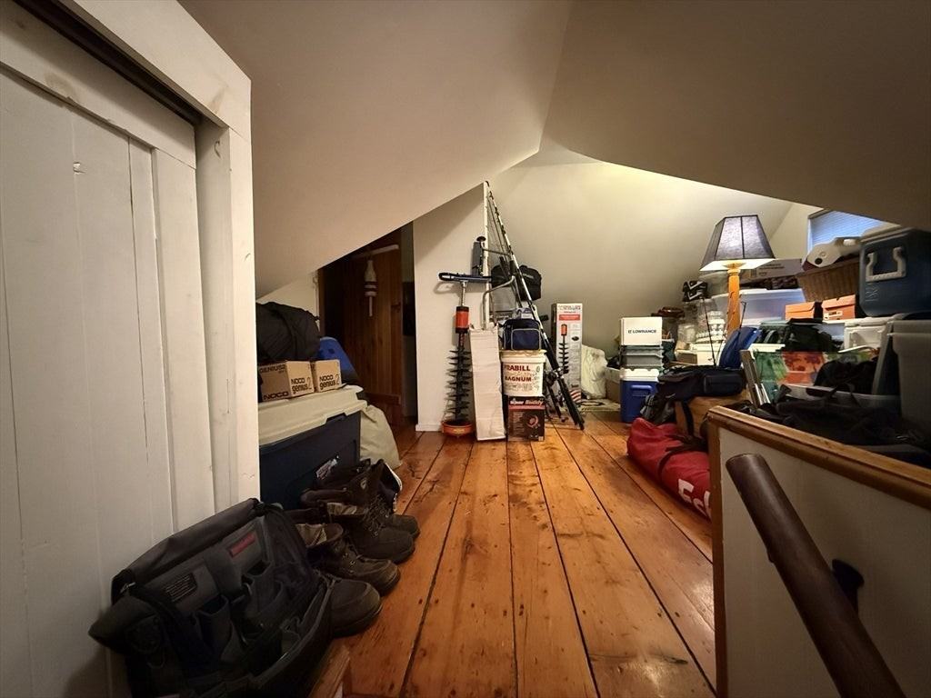 1 Carlton St - Photo 6 of 12