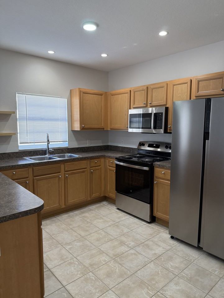 4802 19th St - Photo 4 of 21