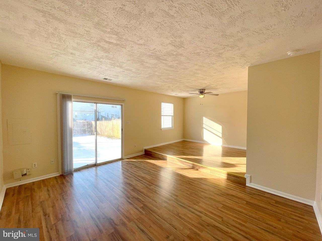 908 Sycamore Ln - Photo 3 of 21