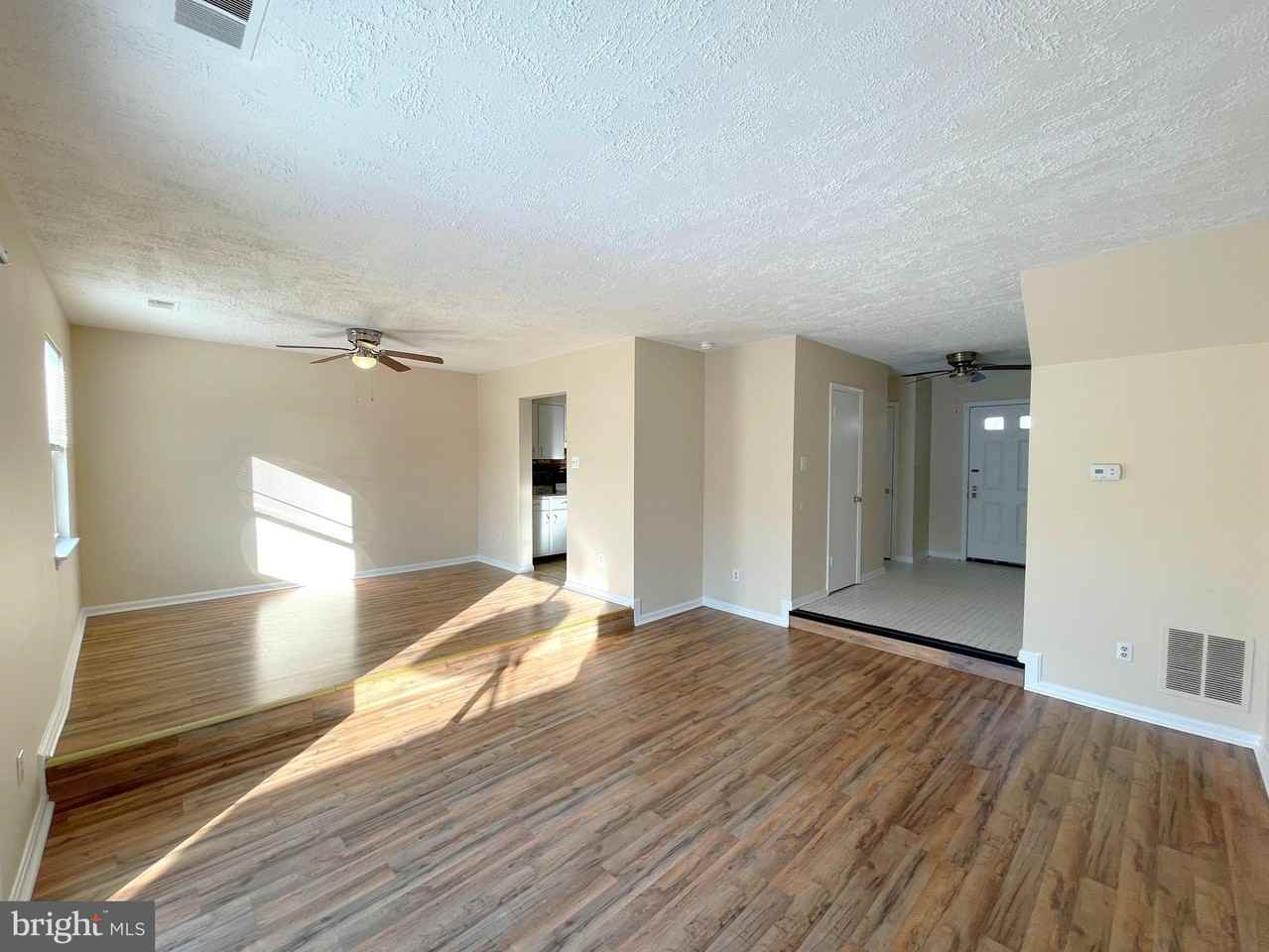 908 Sycamore Ln - Photo 4 of 21