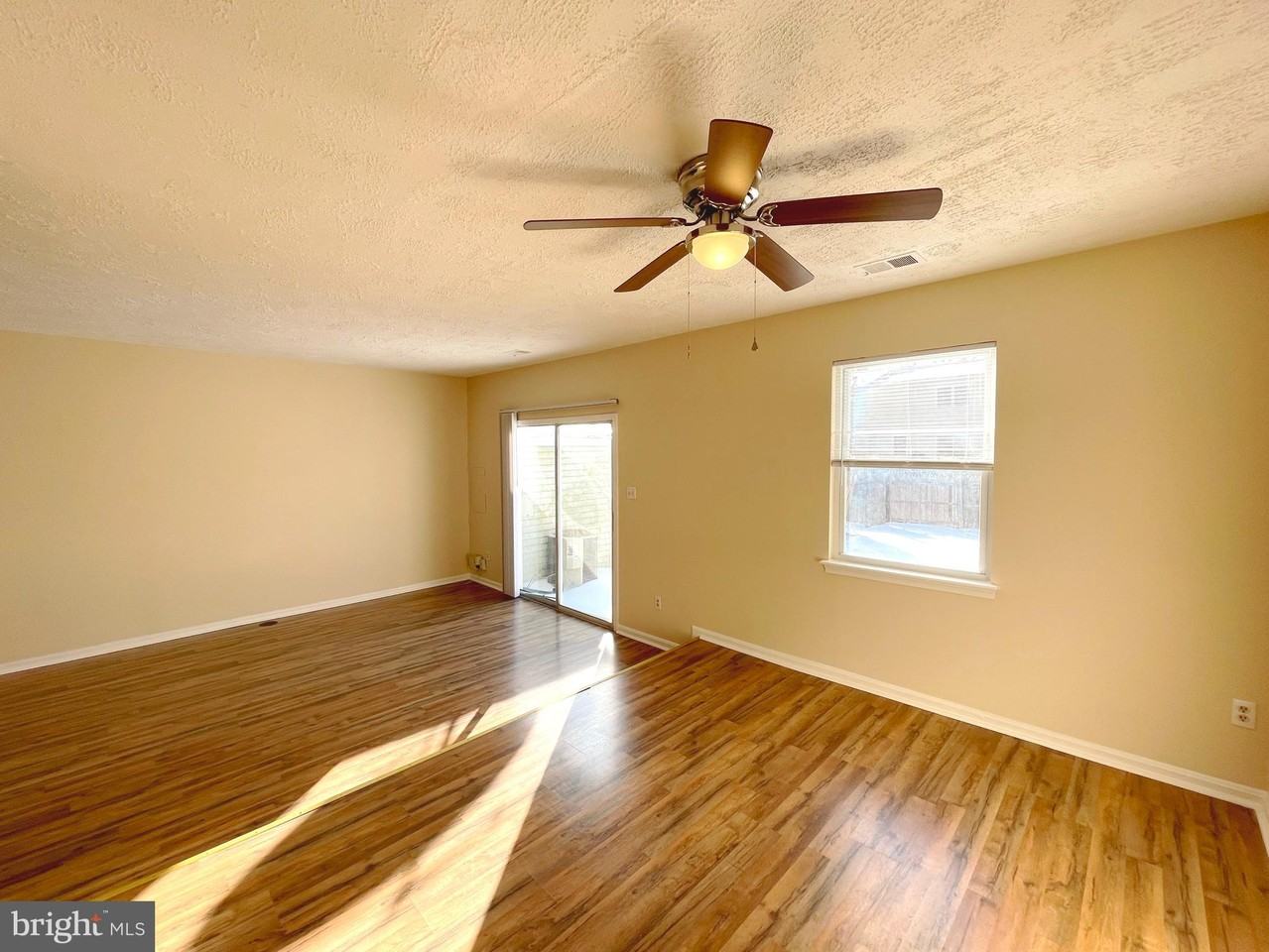 908 Sycamore Ln - Photo 5 of 21