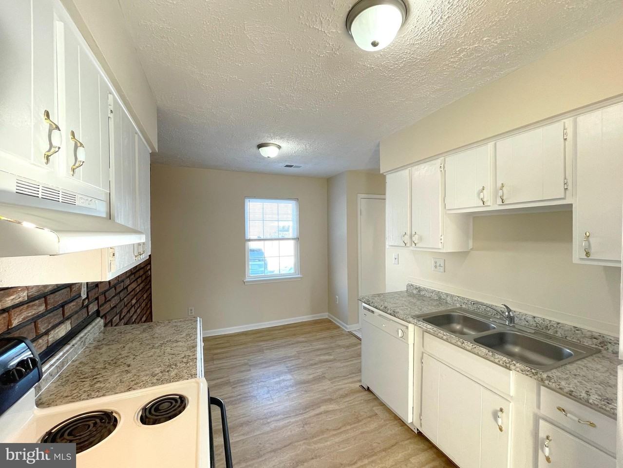 908 Sycamore Ln - Photo 7 of 21