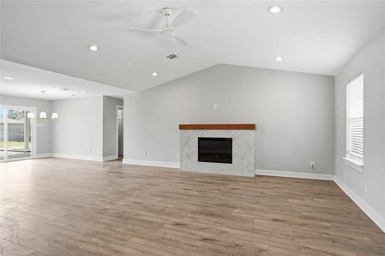 10411 Londonderry Dr - Photo 3 of 18