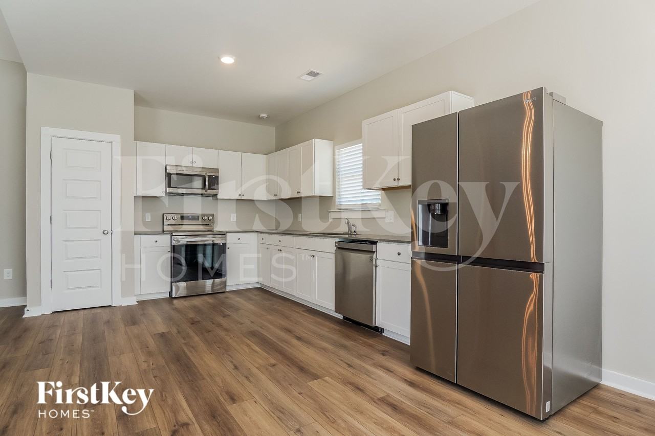 350 S Pine Dr - Photo 5 of 15