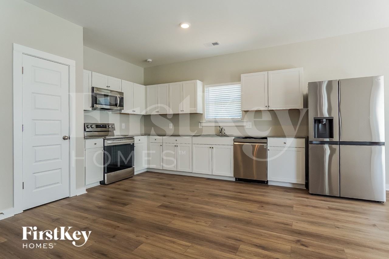 350 S Pine Dr - Photo 6 of 15