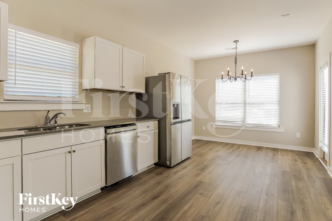 350 S Pine Dr - Photo 7 of 15