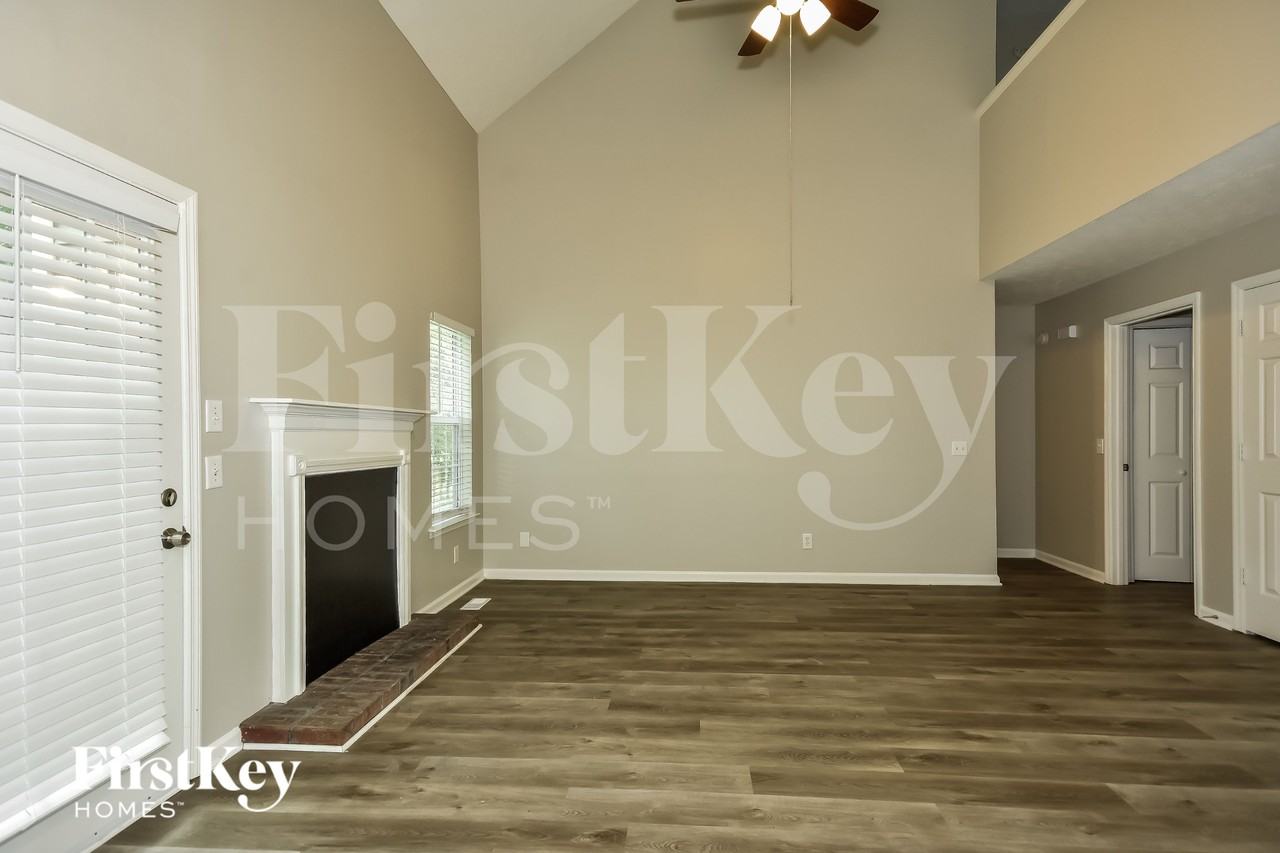 610 Woodland Hills Dr - Photo 2 of 15