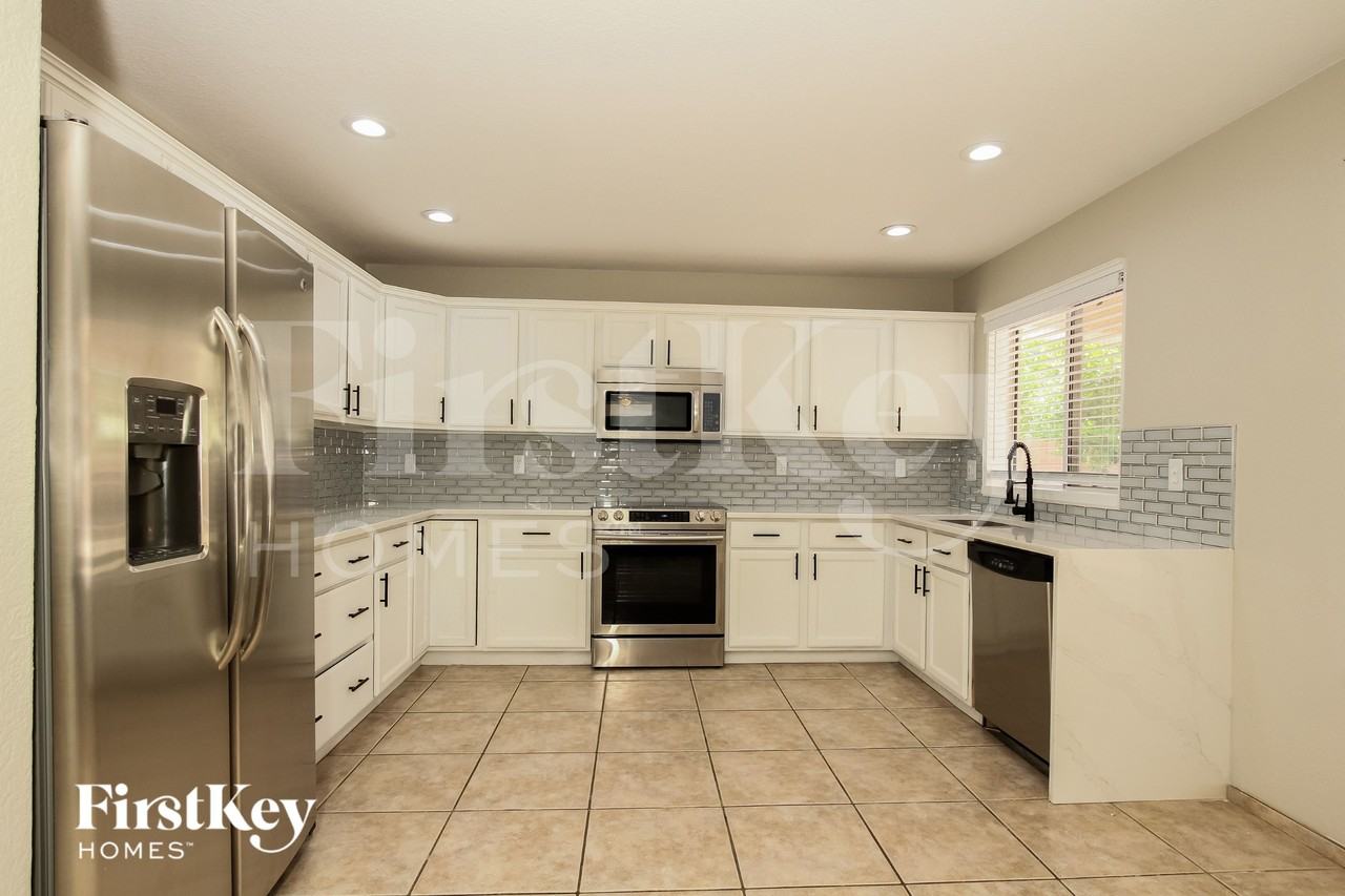 12183 N New Dawn Ave - Photo 5 of 15