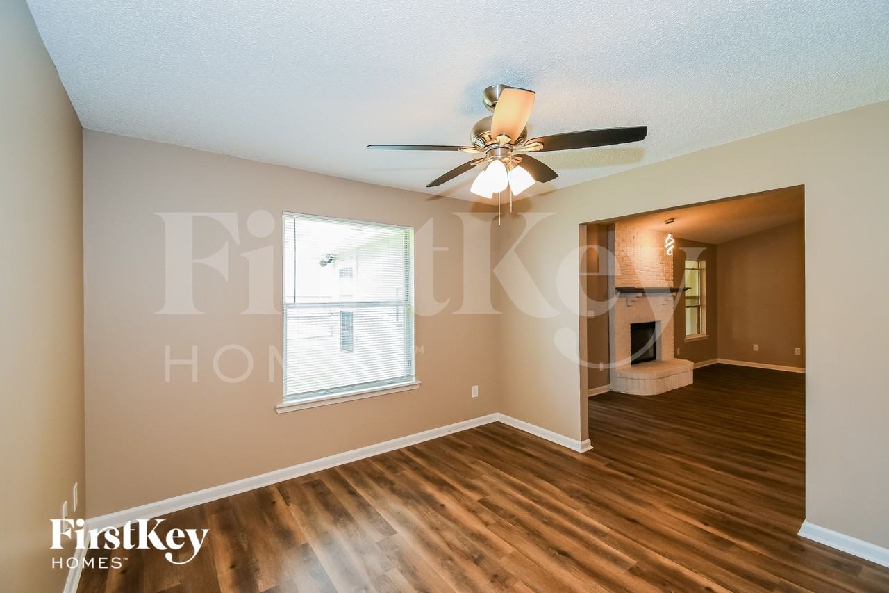 10885 Copper Hill Dr - Photo 5 of 15