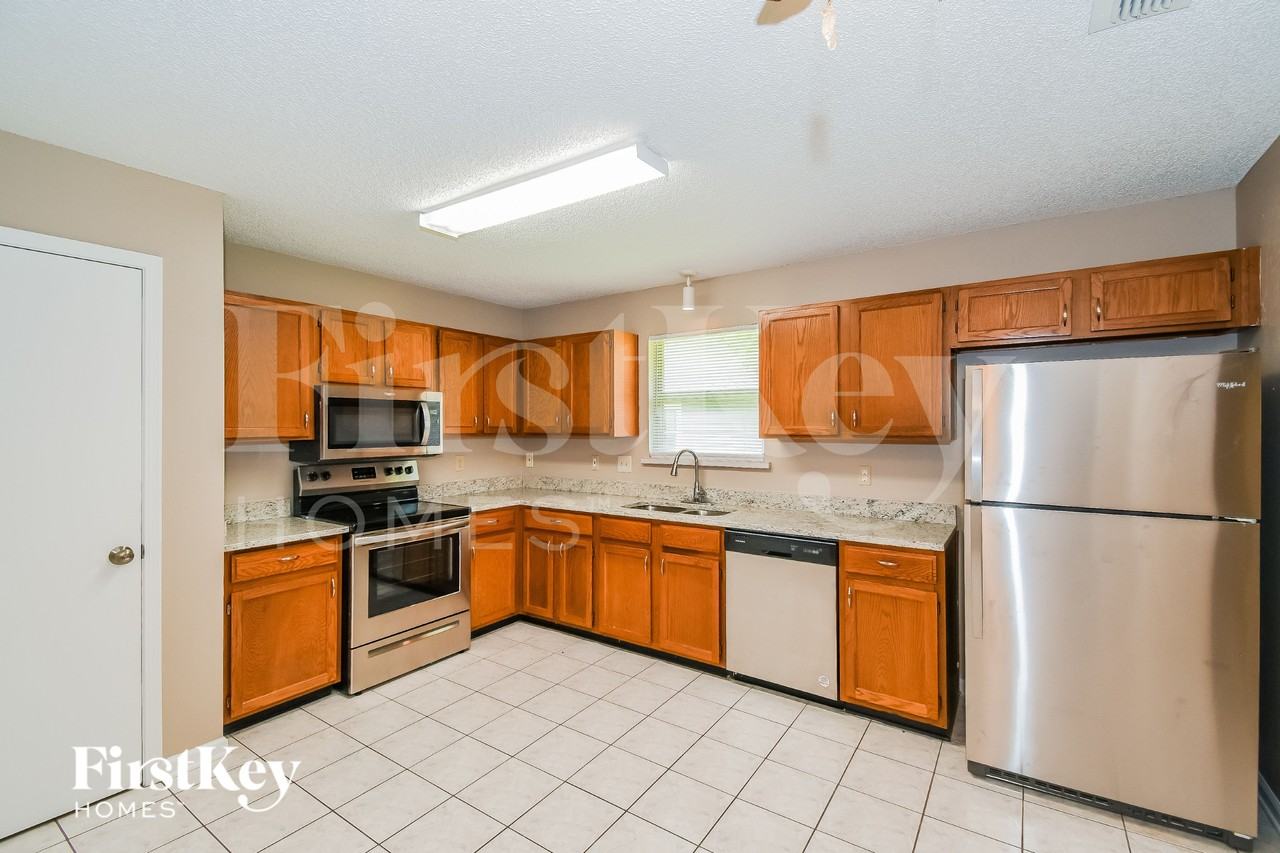 10885 Copper Hill Dr - Photo 6 of 15