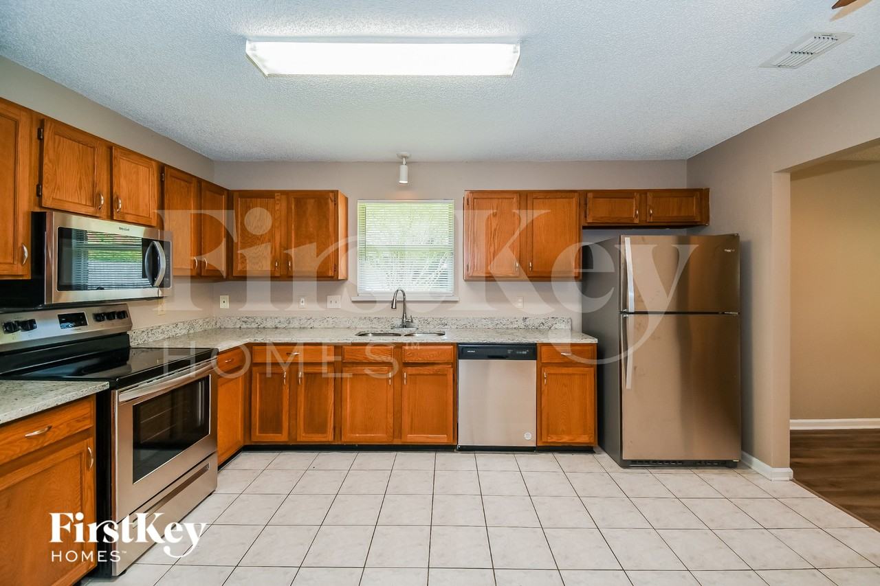 10885 Copper Hill Dr - Photo 7 of 15