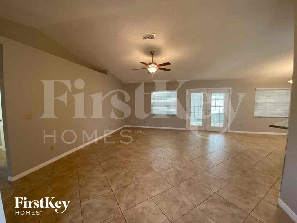 944 Devonshire Way - Photo 2 of 23