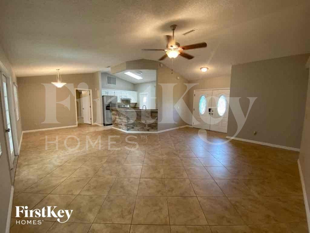 944 Devonshire Way - Photo 4 of 23