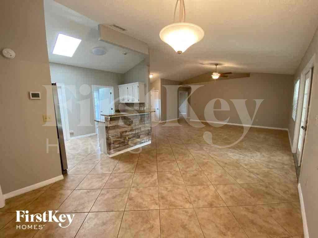 944 Devonshire Way - Photo 5 of 23