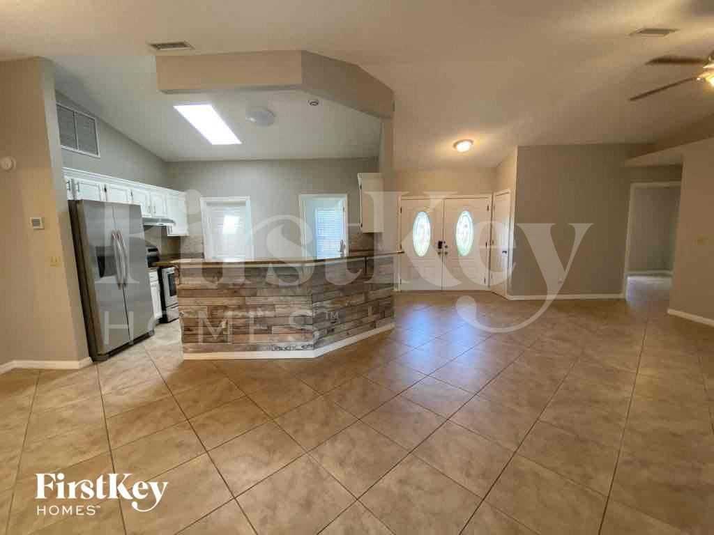 944 Devonshire Way - Photo 6 of 23