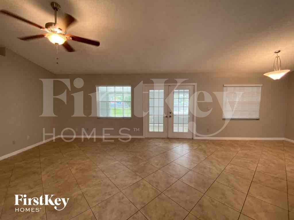 944 Devonshire Way - Photo 7 of 23