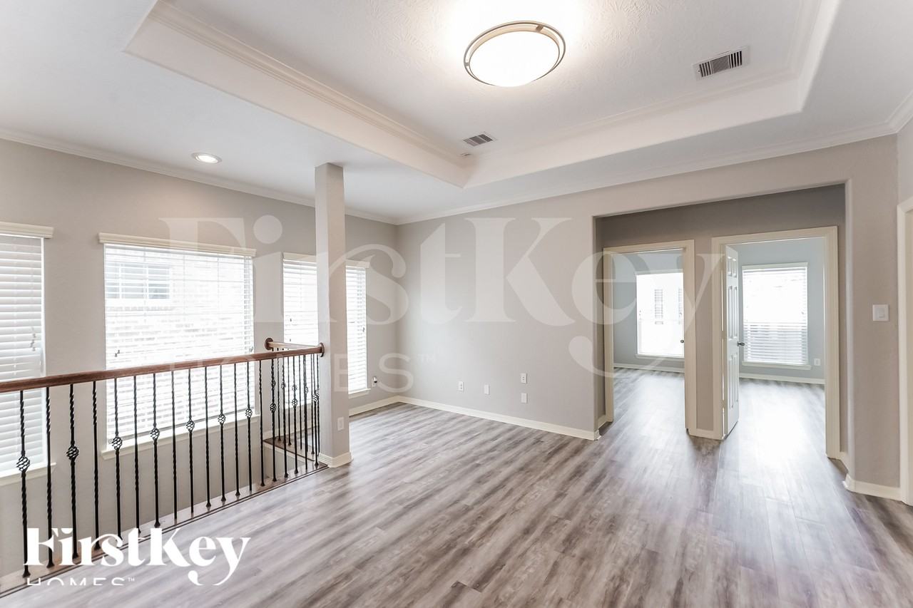 3215 Holly Thicket Dr - Photo 2 of 15