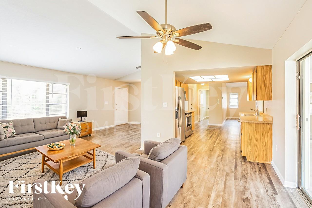 1371 Maracaibo St - Photo 3 of 18