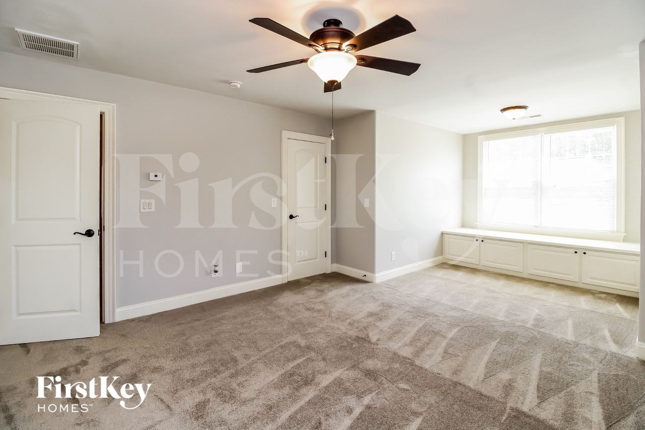 1304 Westminster Dr - Photo 7 of 15