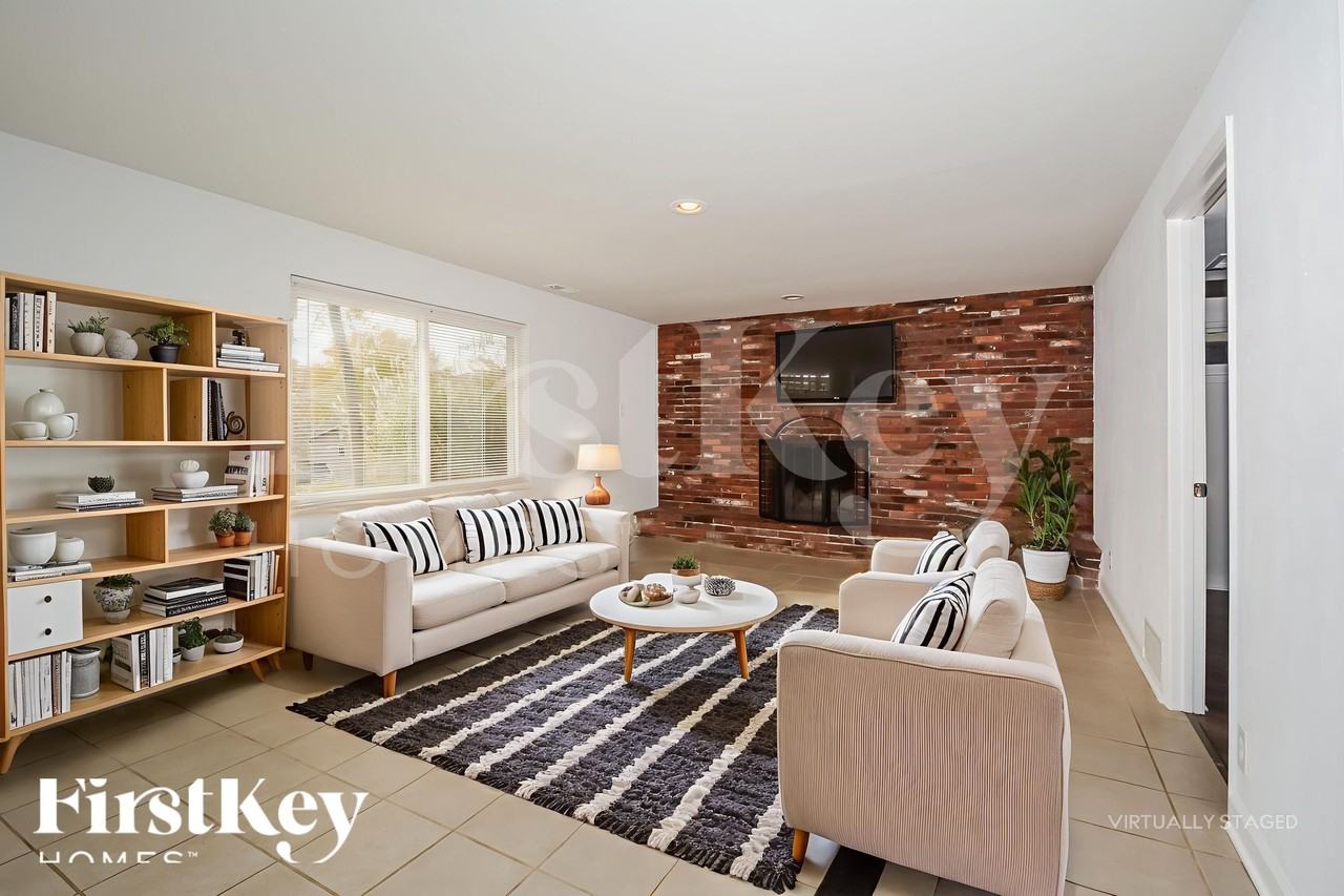 1865 Waybridge Ln - Photo 3 of 18