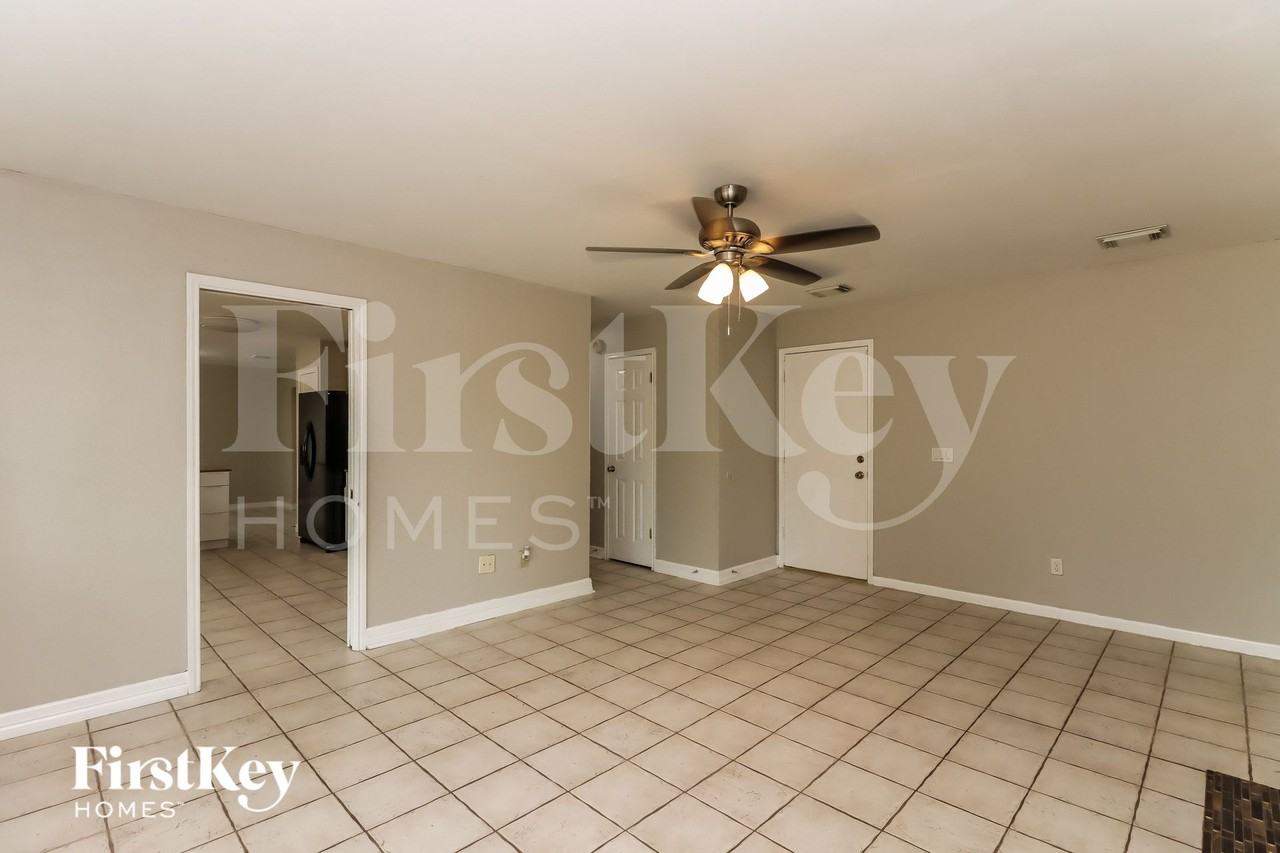 7935 Shangrila Ln - Photo 4 of 15