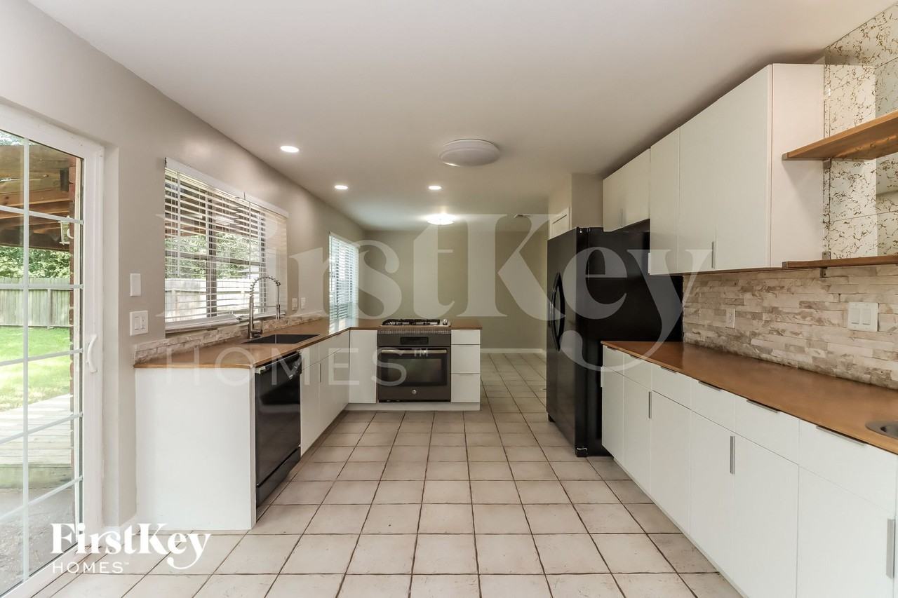 7935 Shangrila Ln - Photo 7 of 15