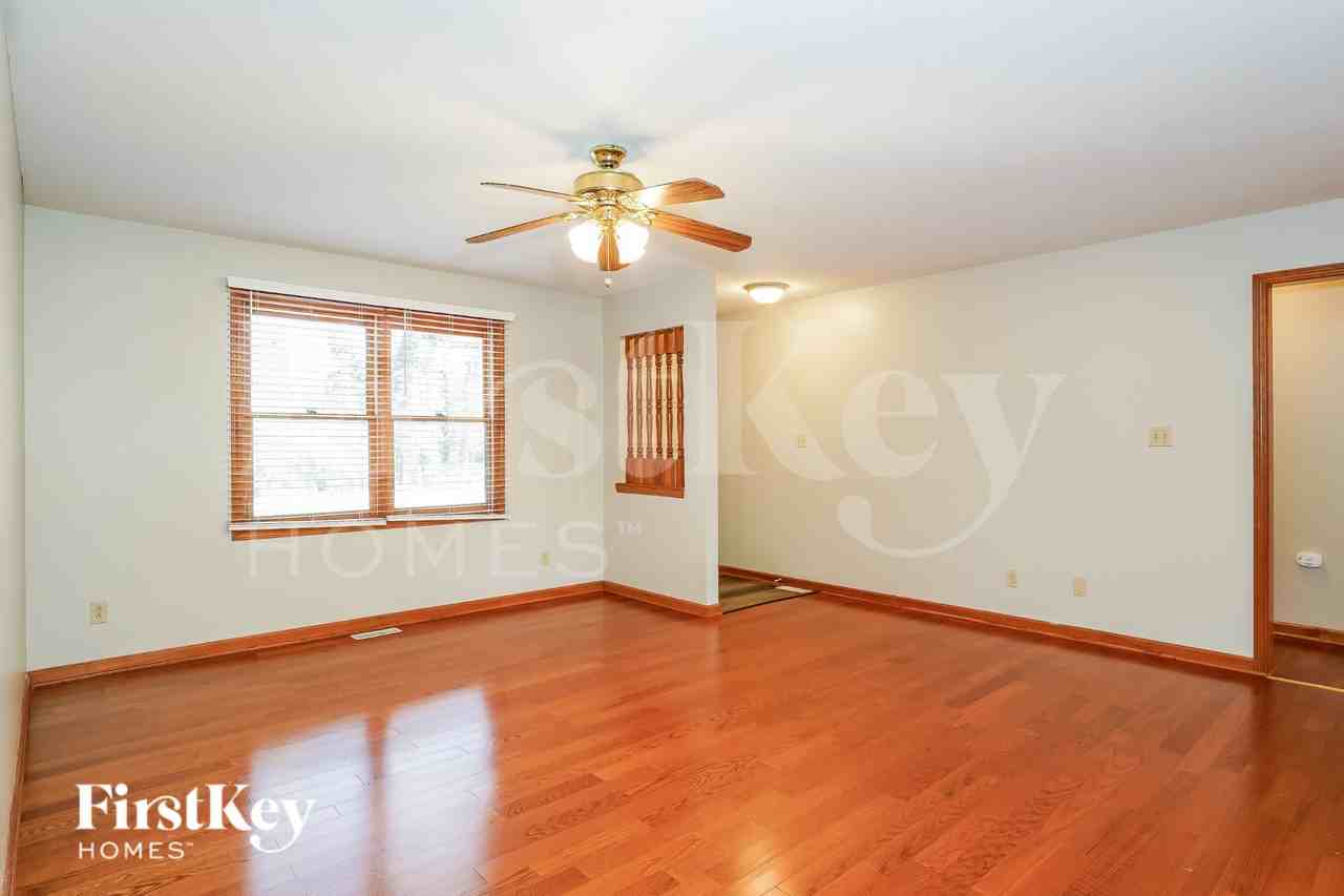 873 E Cragmont Dr - Photo 3 of 15