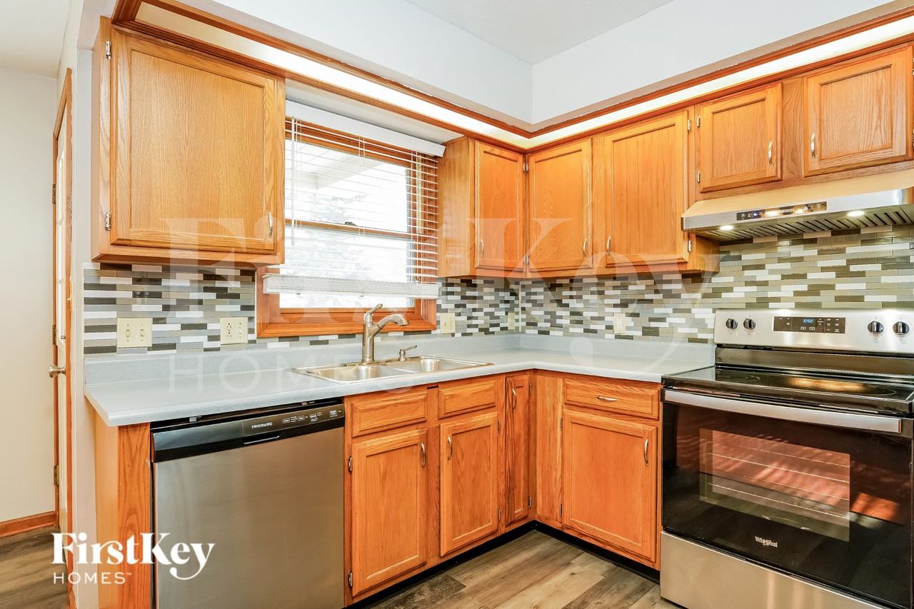 873 E Cragmont Dr - Photo 7 of 15