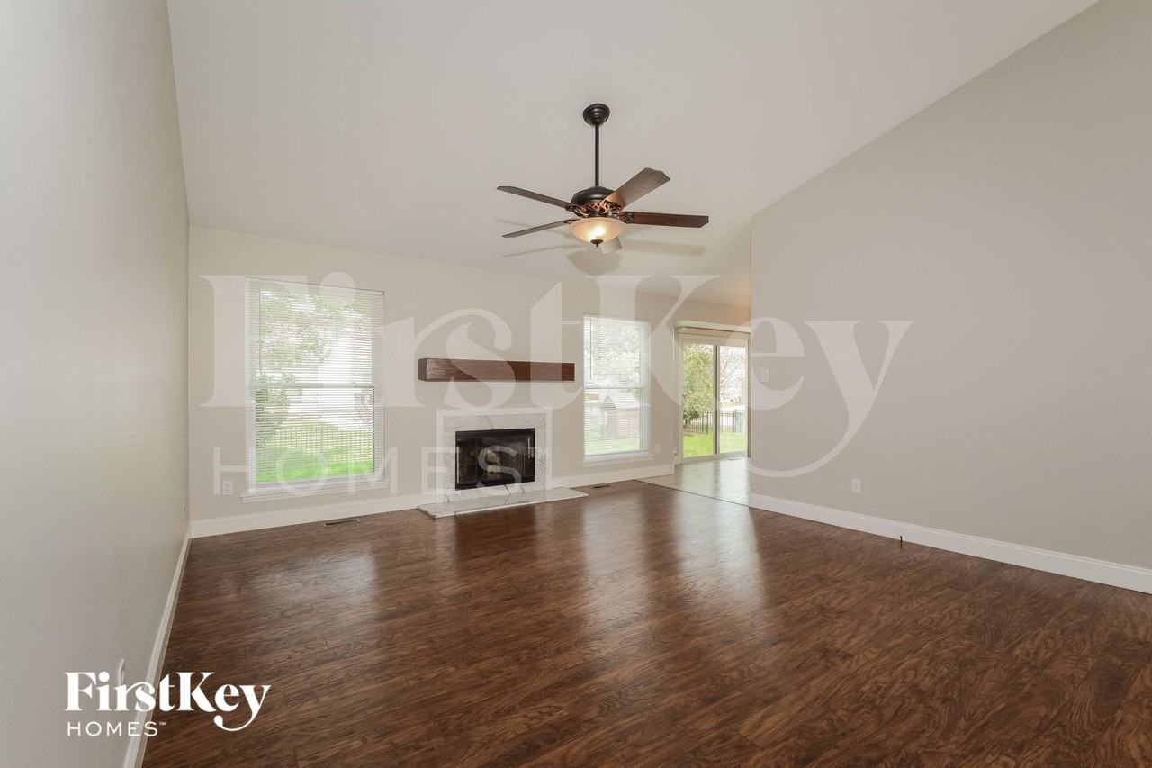 3249 Silvertrail Ct - Photo 2 of 15