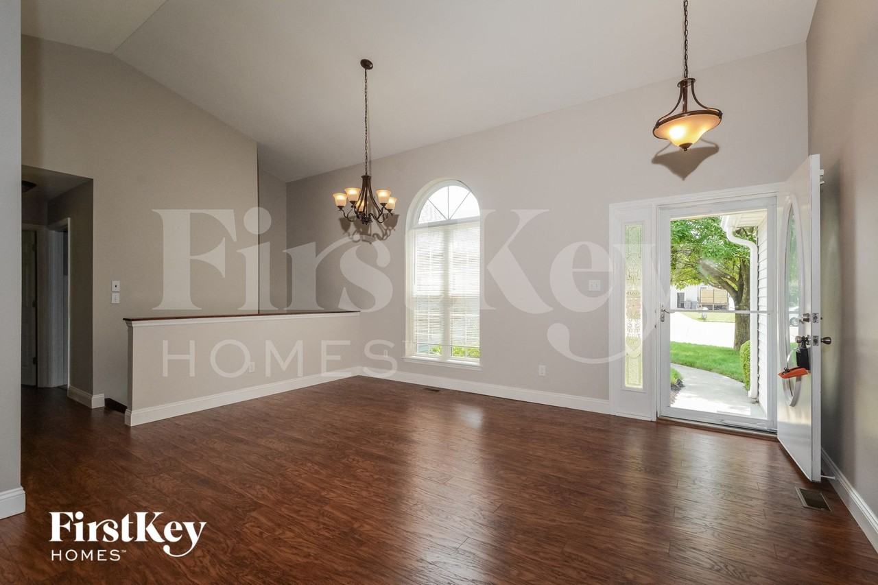 3249 Silvertrail Ct - Photo 4 of 15