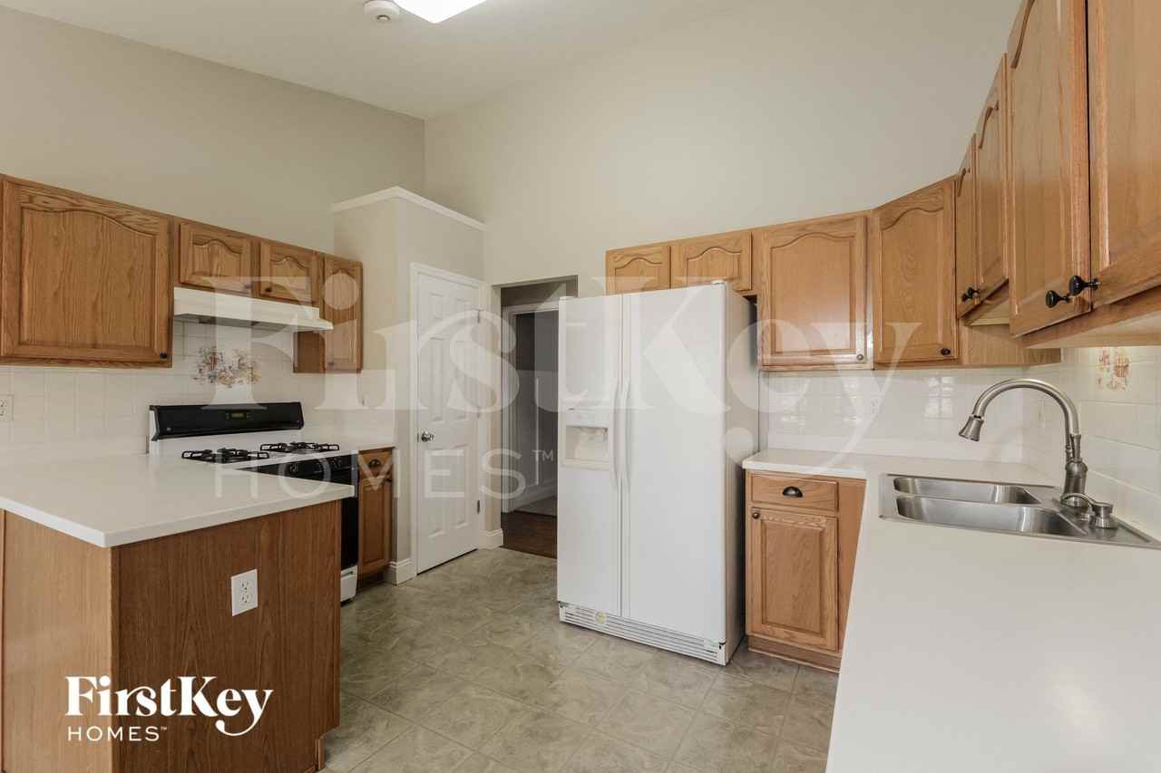 3249 Silvertrail Ct - Photo 7 of 15