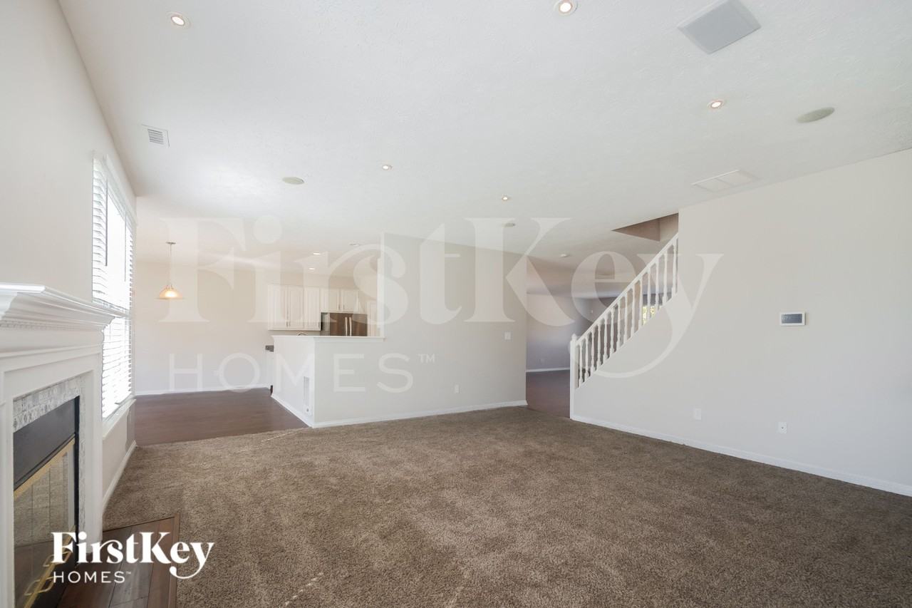 10871 Monarch Springs Ct - Photo 3 of 15