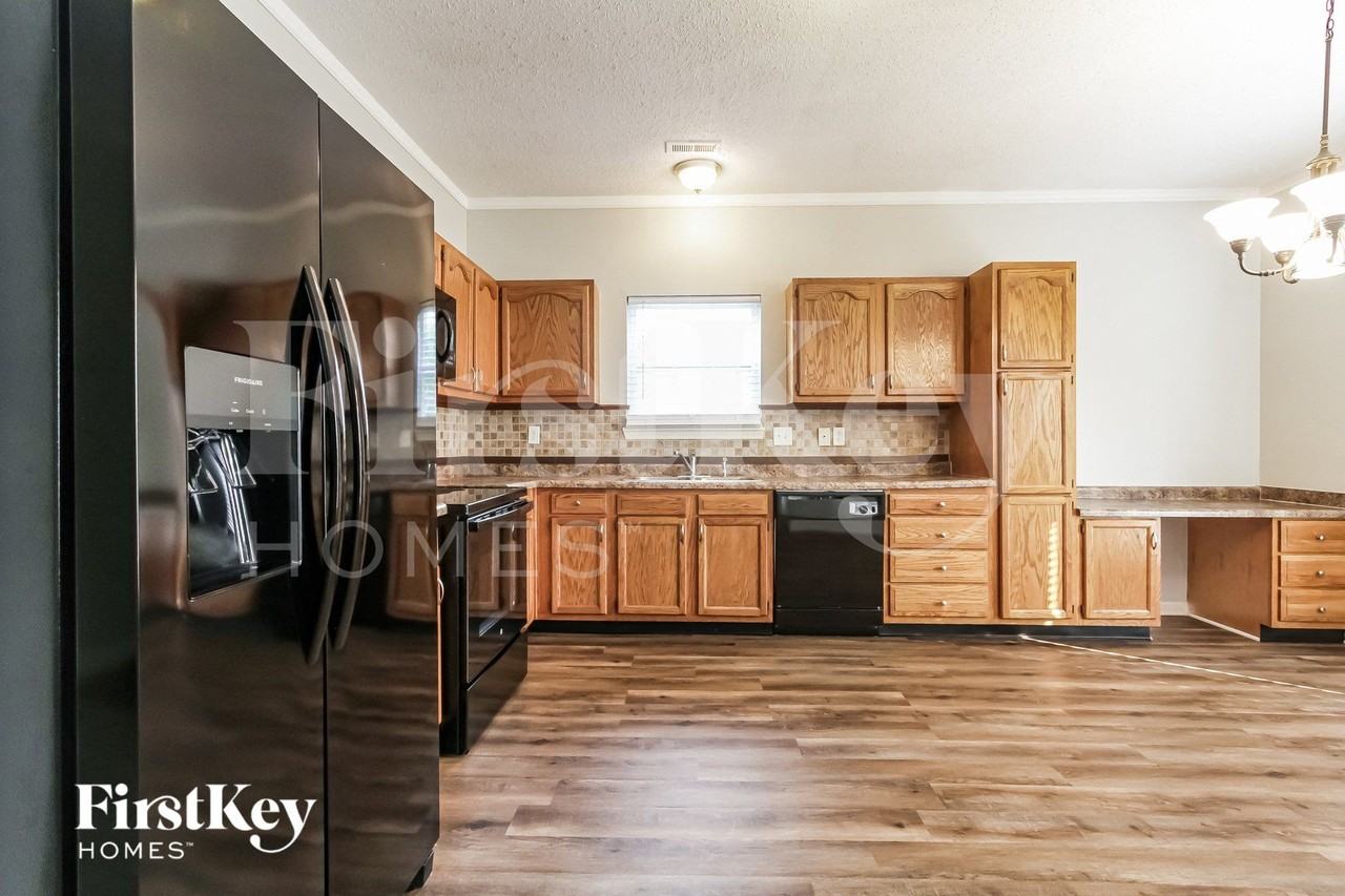 5746 Dollar Forge Dr - Photo 4 of 15