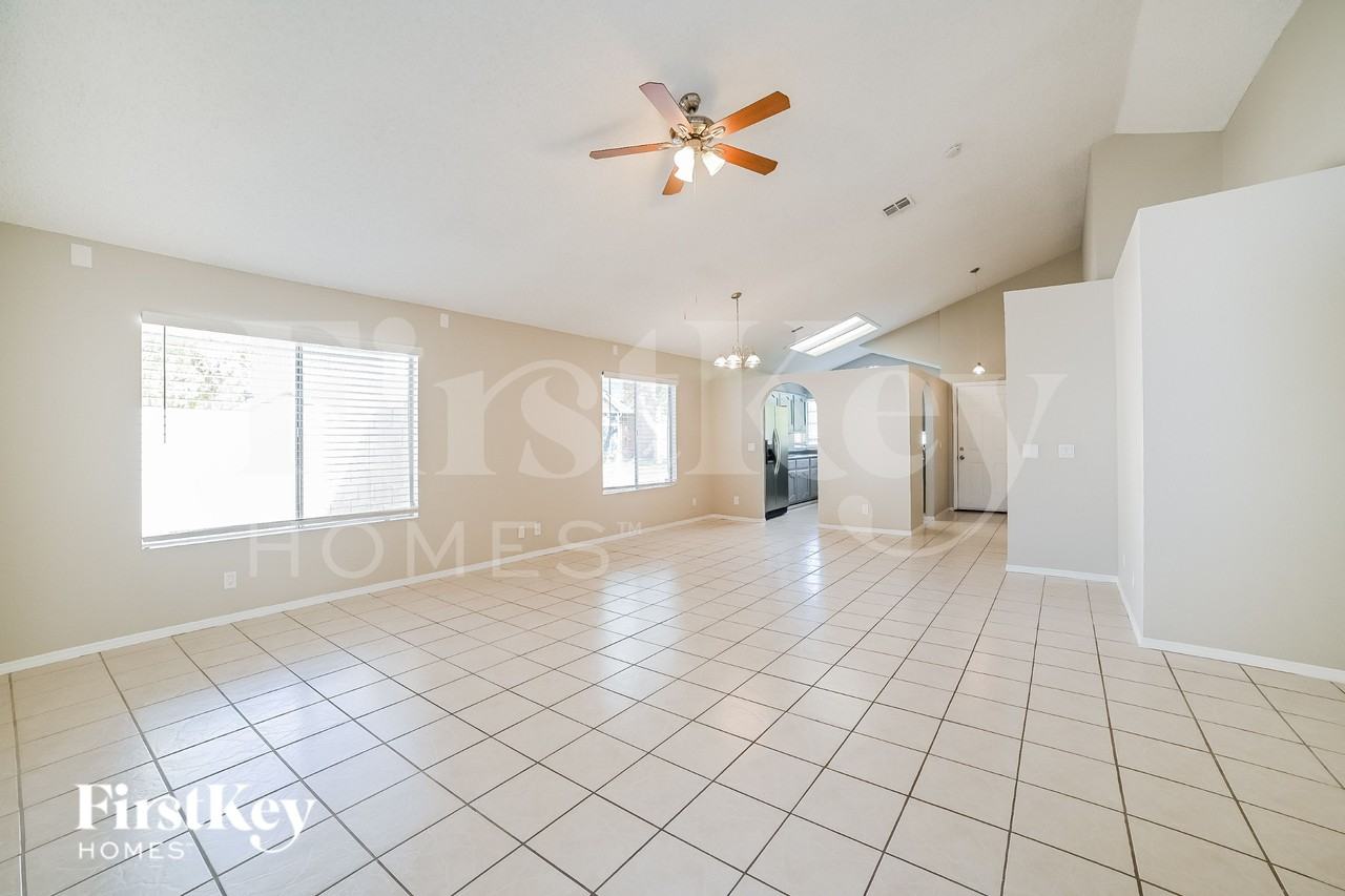 5057 W Chicago Cir S - Photo 2 of 16