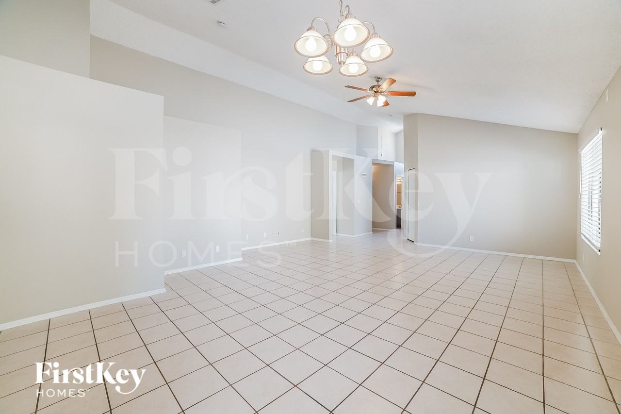 5057 W Chicago Cir S - Photo 3 of 16