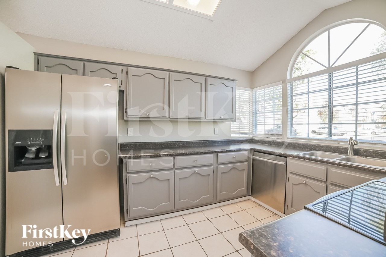 5057 W Chicago Cir S - Photo 4 of 16