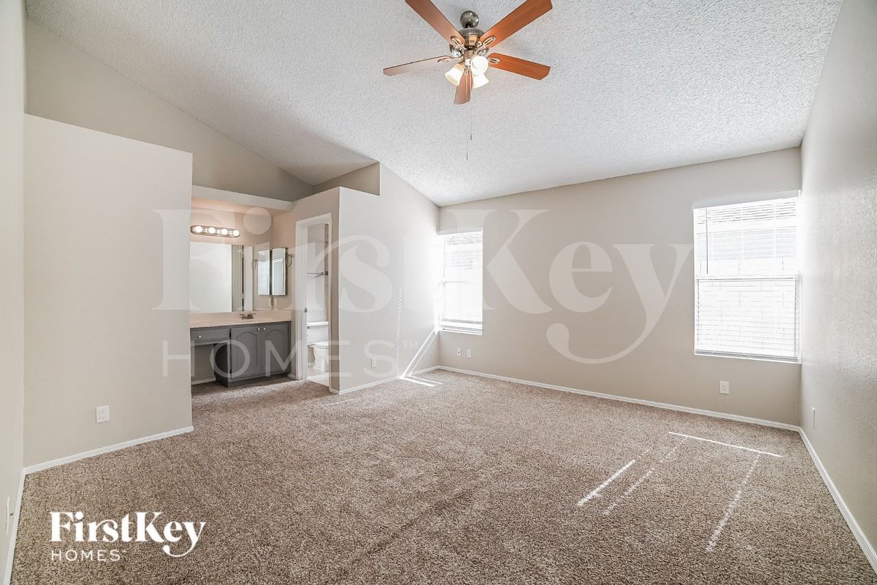 5057 W Chicago Cir S - Photo 6 of 16