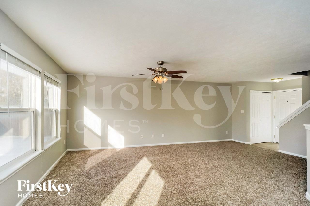 7234 Parklake Cir - Photo 2 of 15