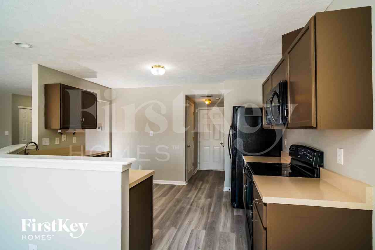 7234 Parklake Cir - Photo 5 of 15