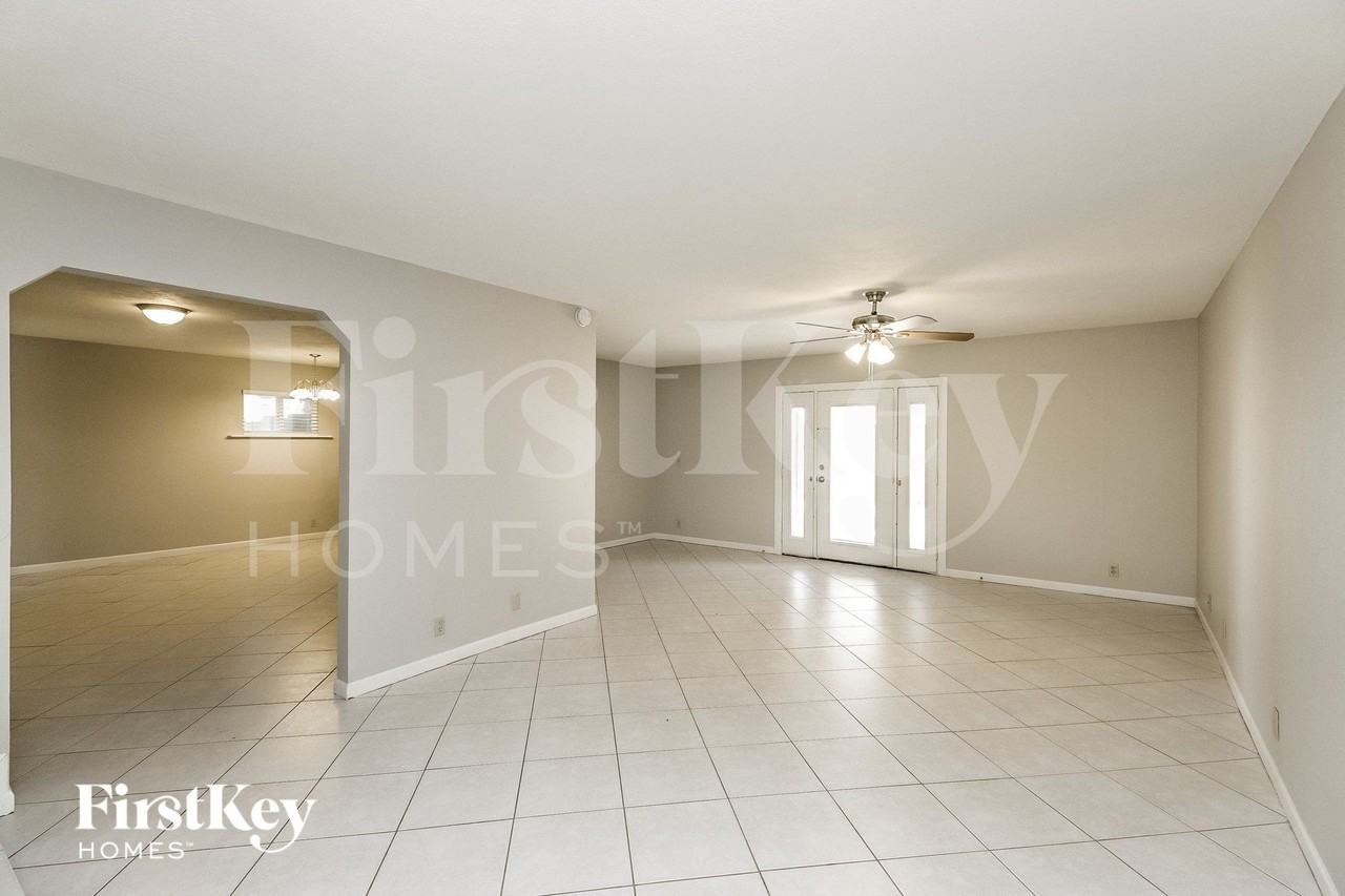 2701 N Hartford St - Photo 3 of 15