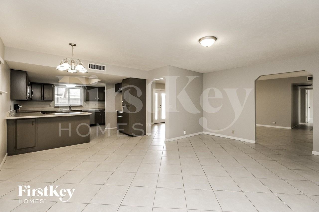 2701 N Hartford St - Photo 5 of 15