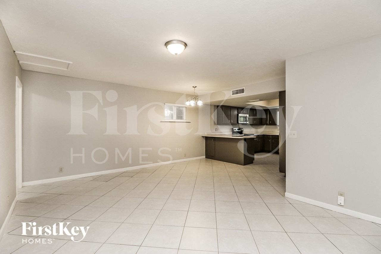 2701 N Hartford St - Photo 6 of 15