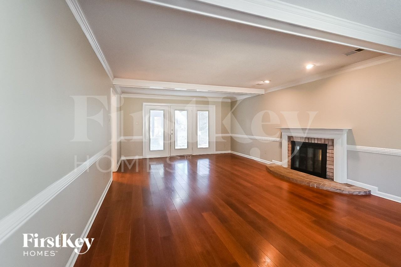 8661 Beckenham Dr - Photo 3 of 15