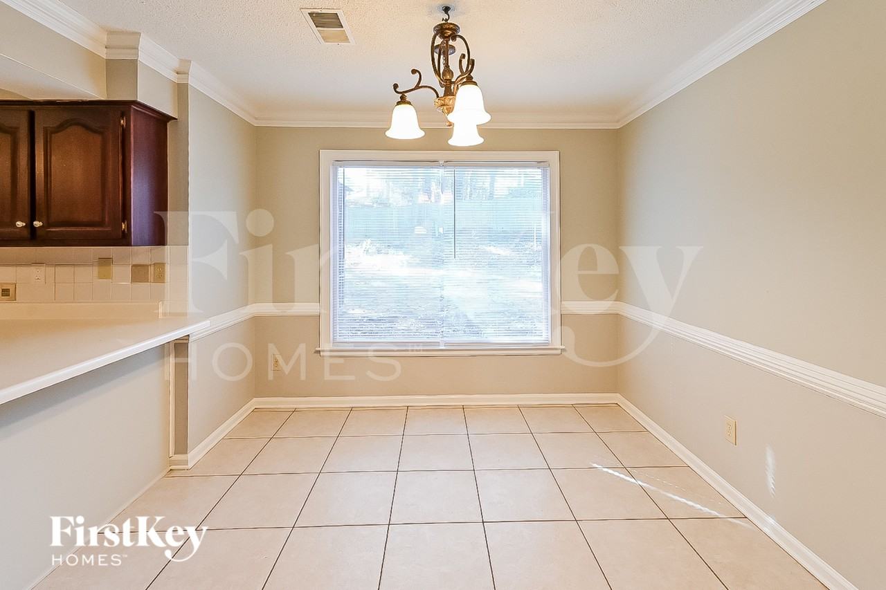 8661 Beckenham Dr - Photo 4 of 15