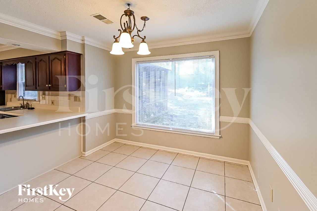 8661 Beckenham Dr - Photo 5 of 15