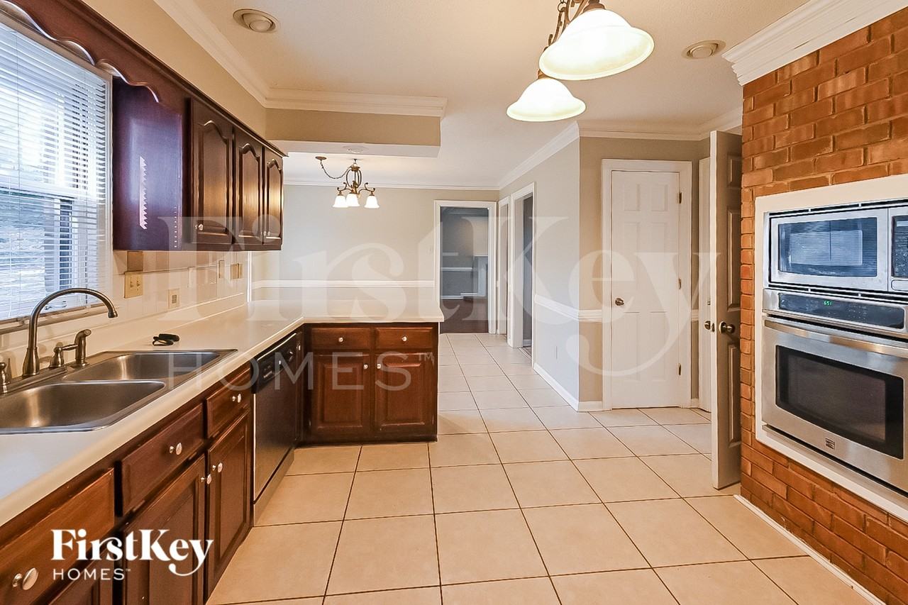 8661 Beckenham Dr - Photo 6 of 15