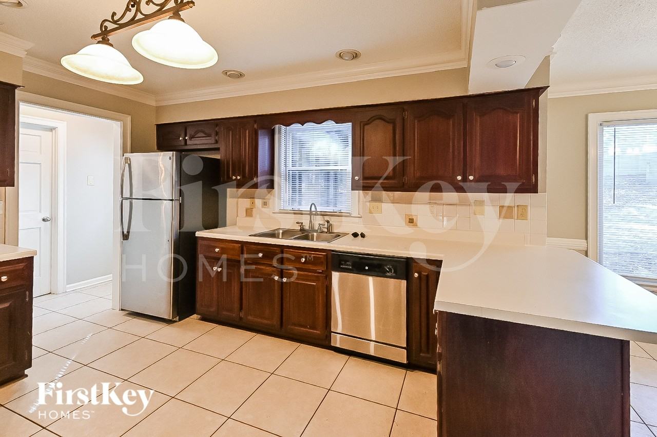 8661 Beckenham Dr - Photo 7 of 15